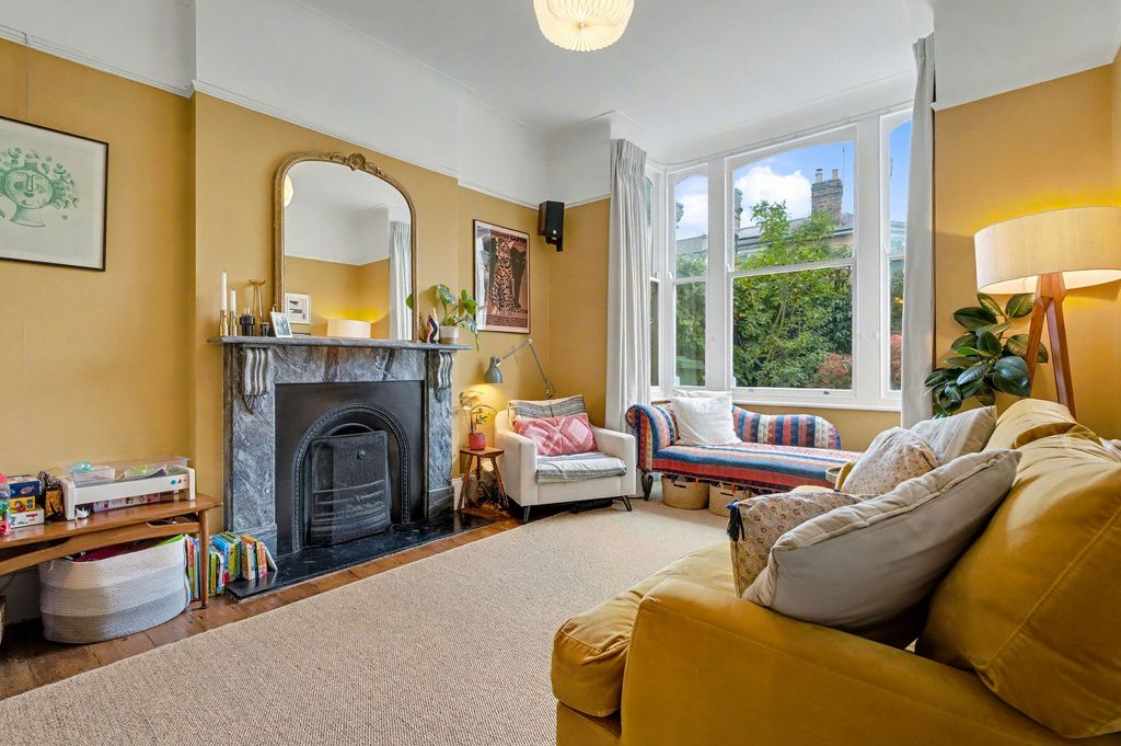 Property photo 2 of 22