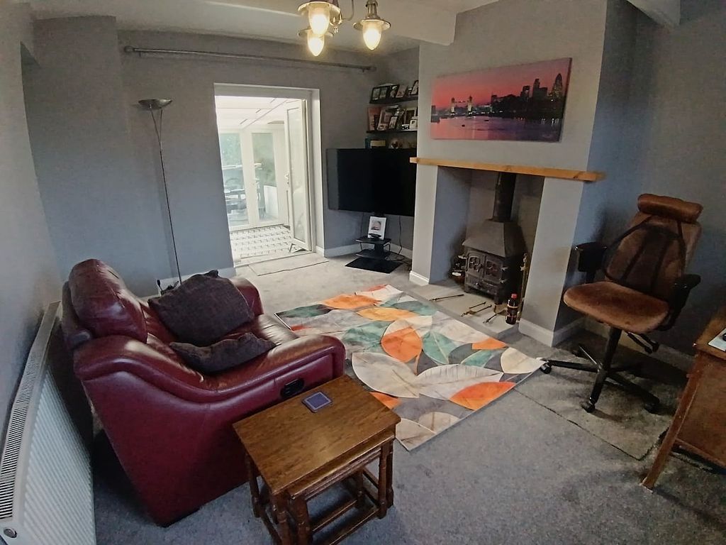 Property photo 3 of 11 Lounge