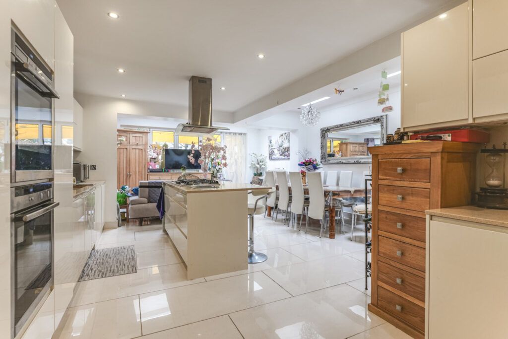 Property photo 2 of 30