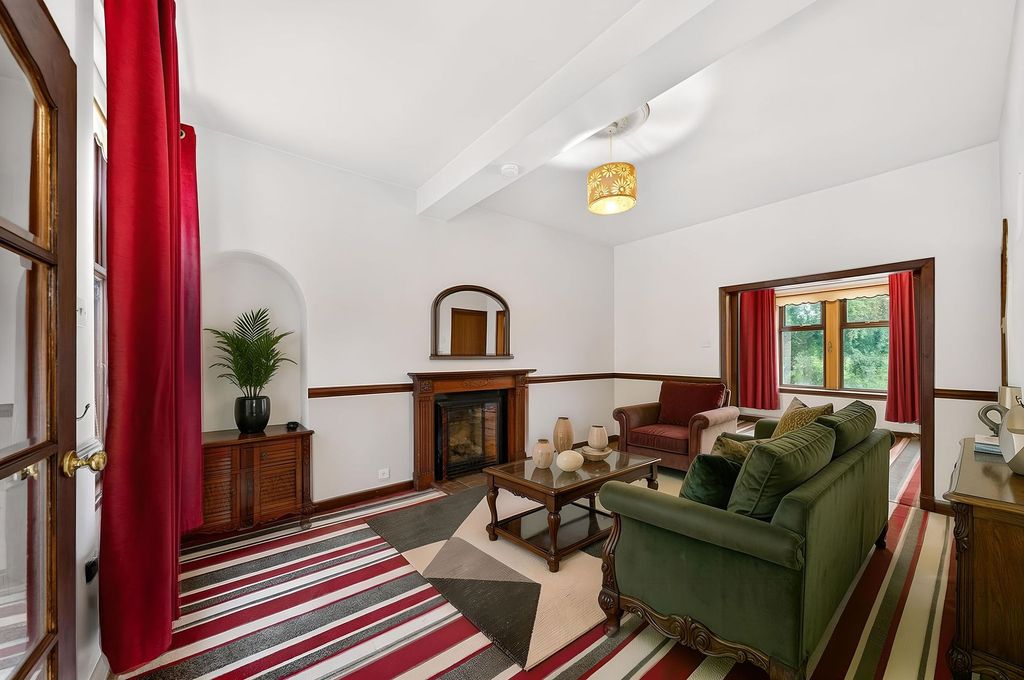 Property photo 2 of 29 Lounge