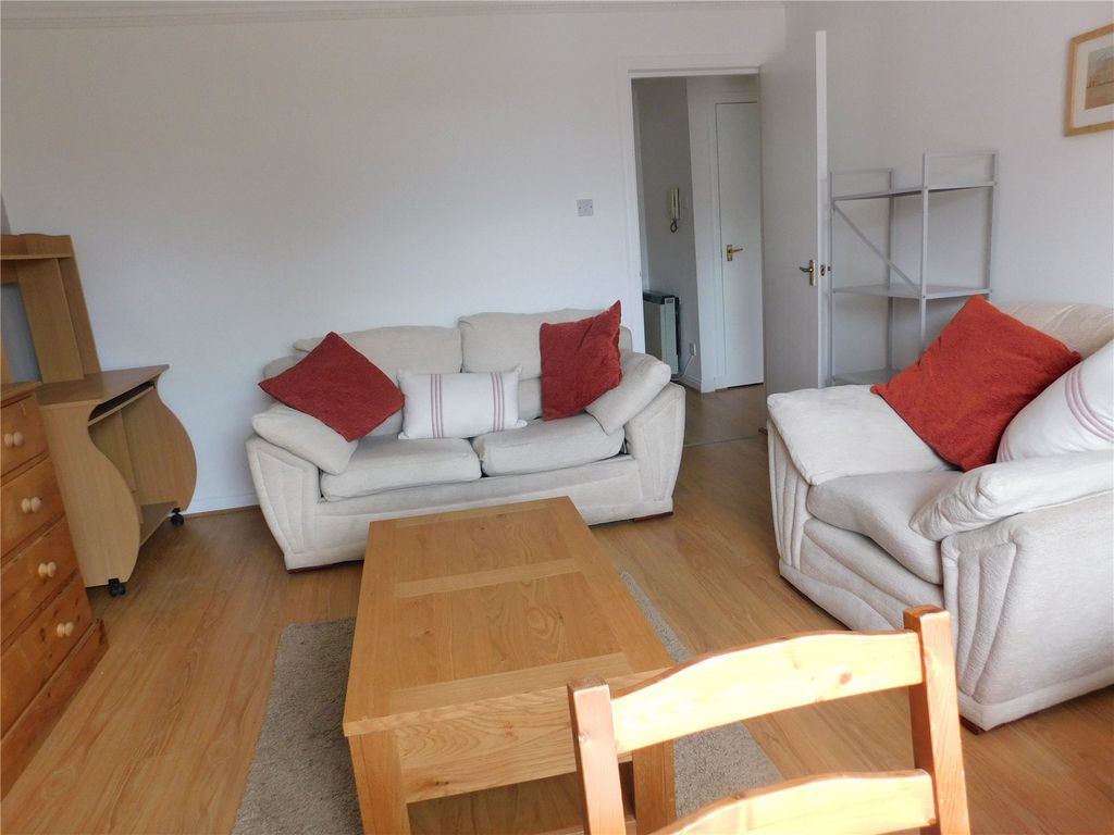 Property photo 2 of 8 Picture No. 12