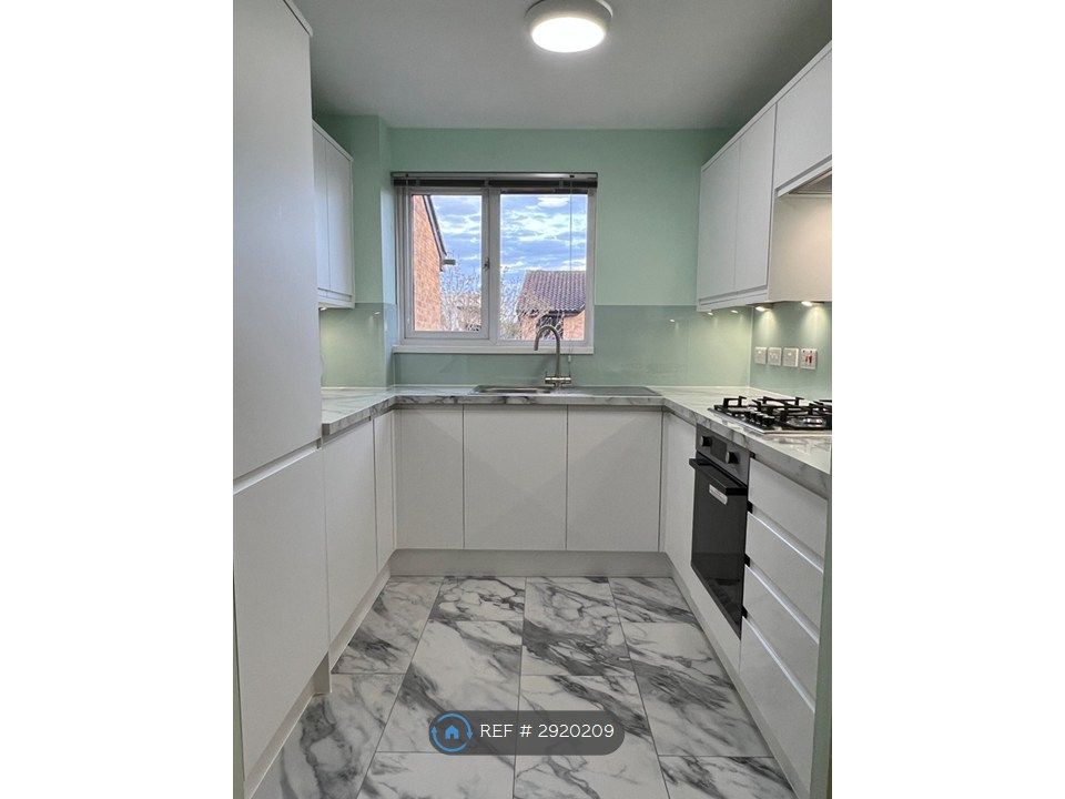 Property photo 2 of 9 Kitchen
