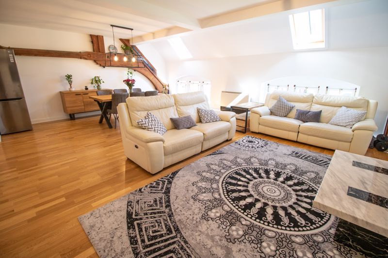 Property photo 2 of 16 Lounge