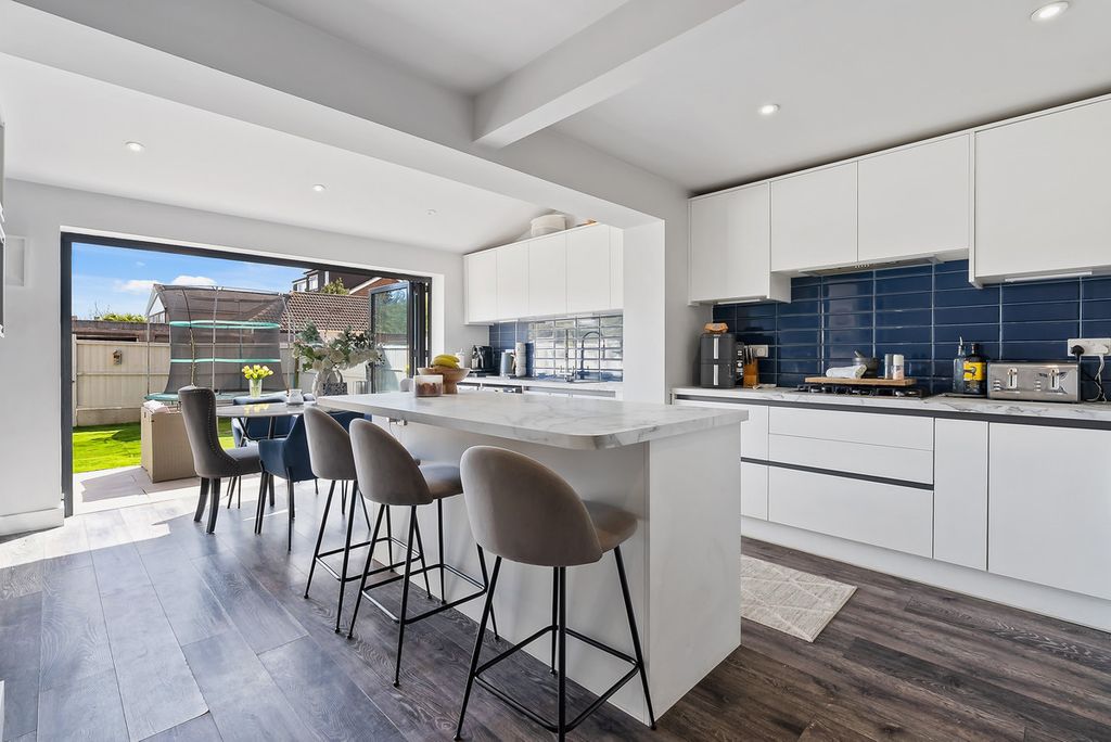 Property photo 2 of 24