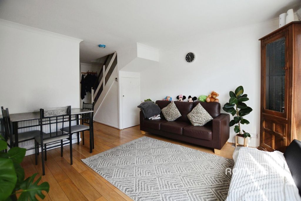Property photo 3 of 9 Pbox-Img.Jpg