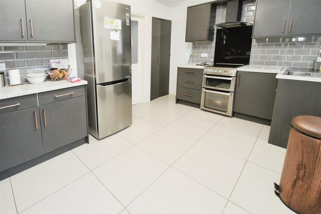 Property photo 2 of 14 Kitchen/Diner