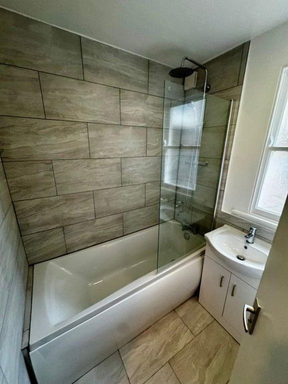 Property photo 3 of 11 Holloway N7 9.Jpg