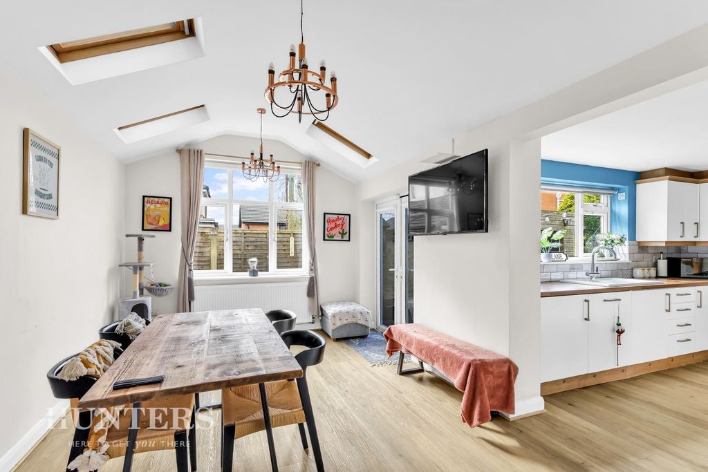 Property photo 3 of 31 Dining Area