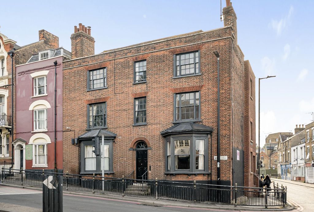 Property photo 1 of 24