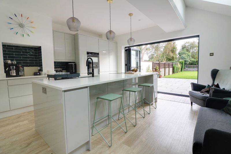 Property photo 2 of 24 Kitchen/Breakfast Room