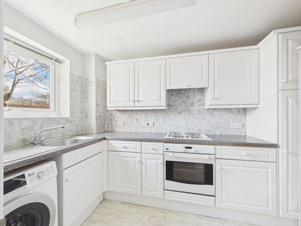 Property photo 2 of 9 Kitchen (3)