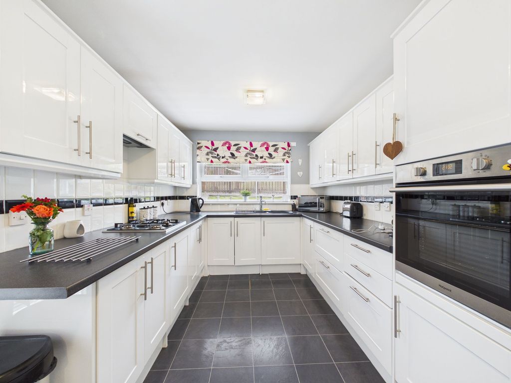 Property photo 3 of 16 Kitchen