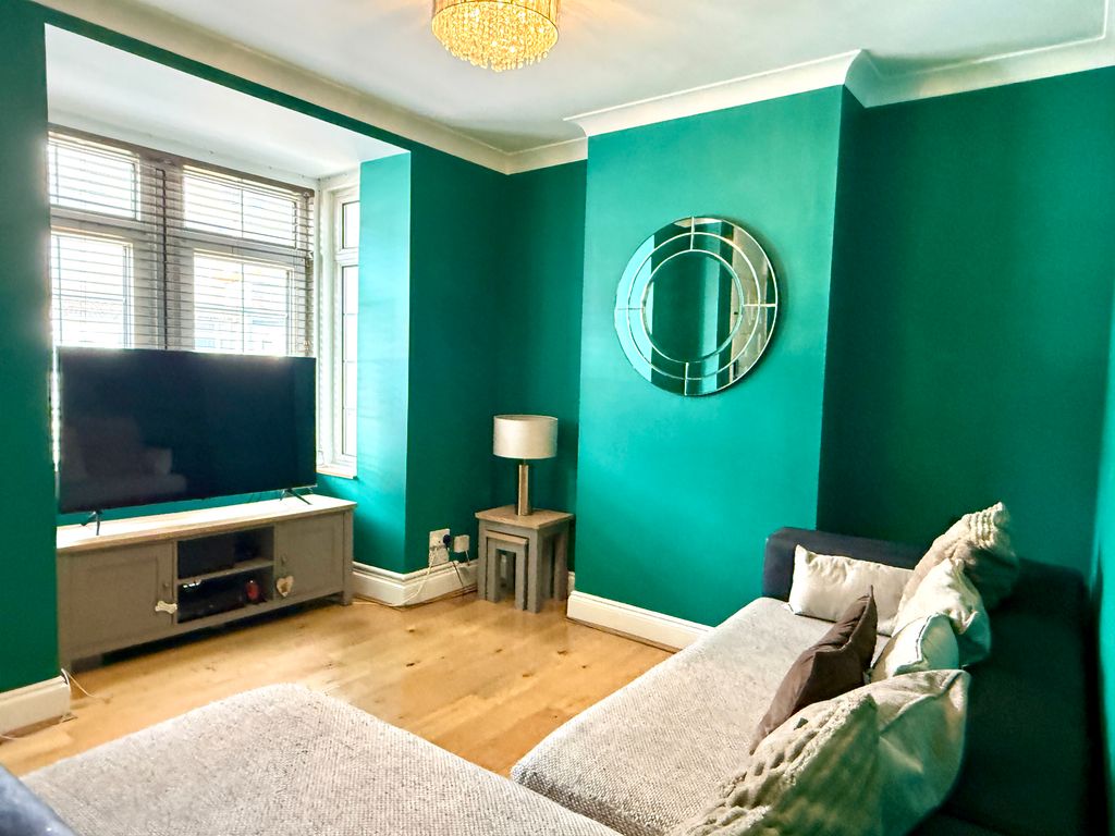 Property photo 2 of 17 Lounge