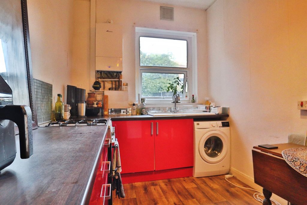 Property photo 2 of 8