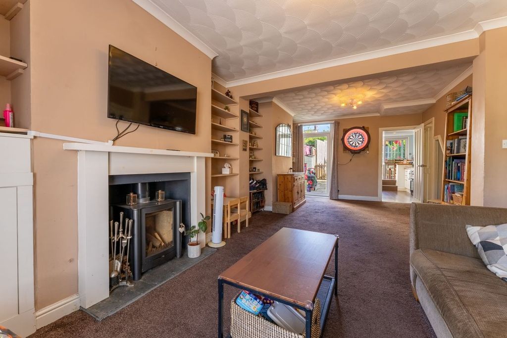 Property photo 3 of 23