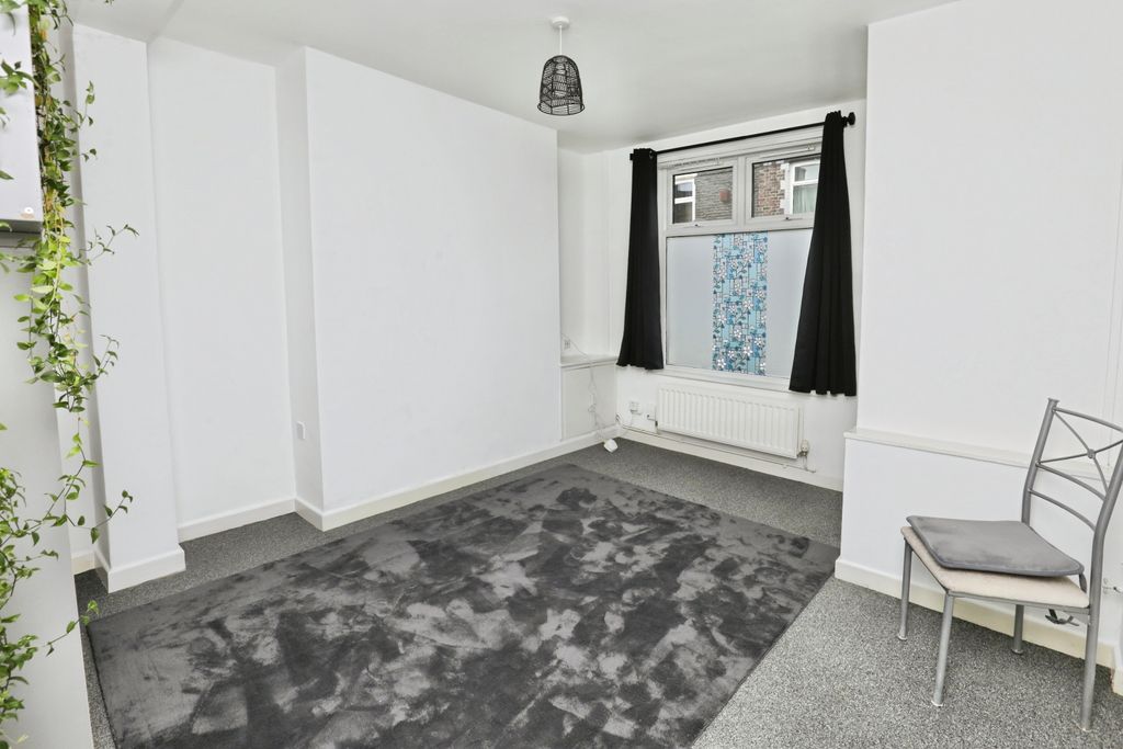 Property photo 2 of 15 Lounge