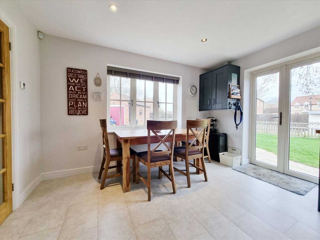 Property photo 3 of 12 Kitchen Diner