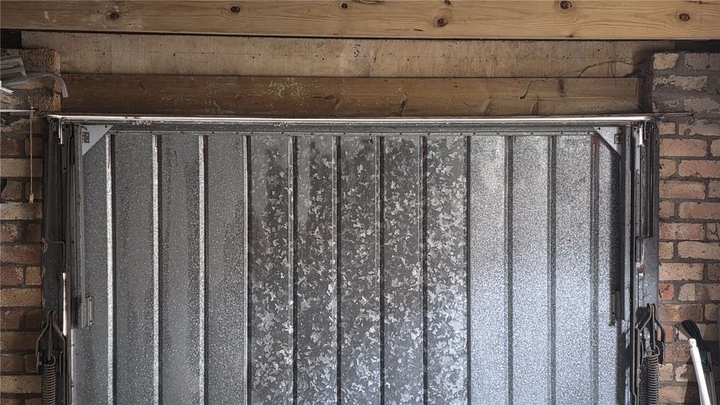 Property photo 2 of 4 Garage