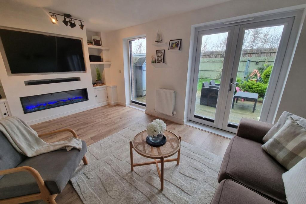 Property photo 2 of 32 Lounge.Png