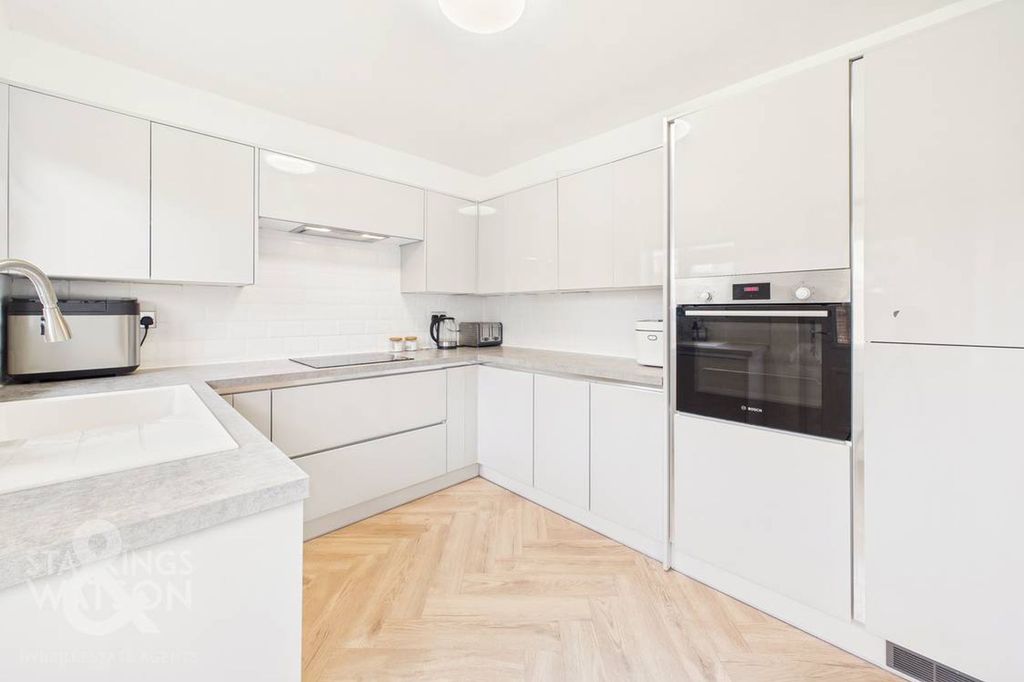 Property photo 3 of 24