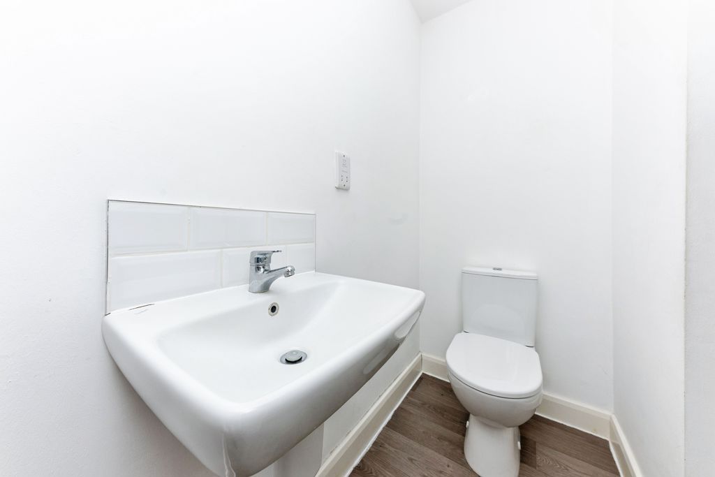Additional image 8 of 2 bed flat for saleGrimsby Road, Cleethorpes DN35