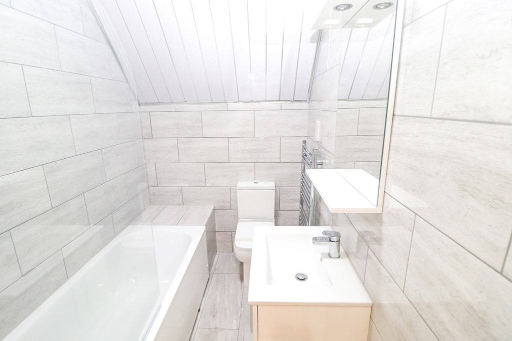 Property photo 2 of 3