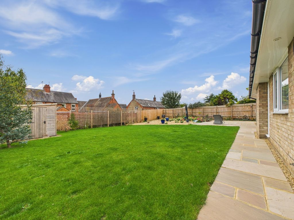 Property photo 3 of 15 Garden