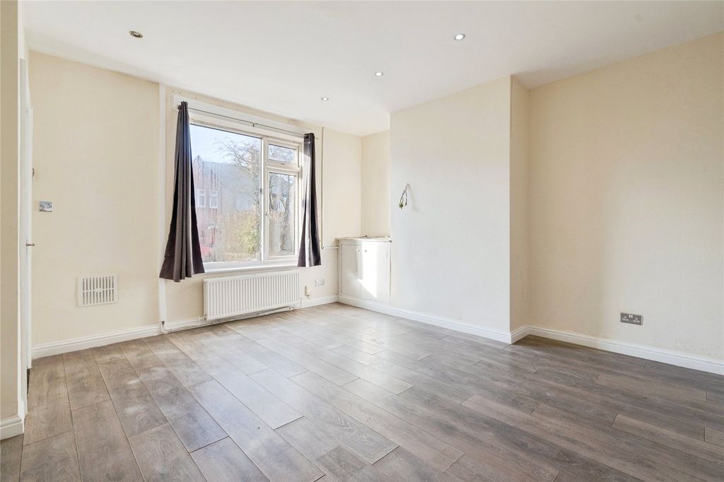 Property photo 2 of 22 Picture No. 15