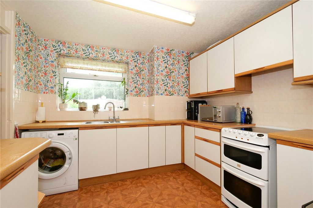 Property photo 3 of 12 Picture No. 01