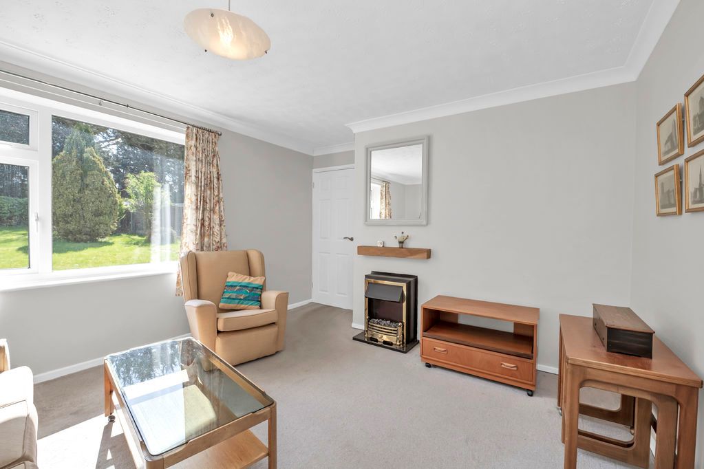 Property photo 2 of 17 Sitting Room