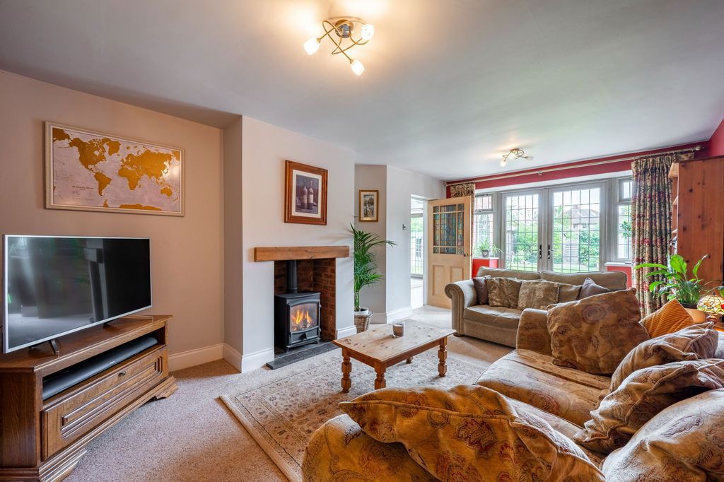 Property photo 3 of 34