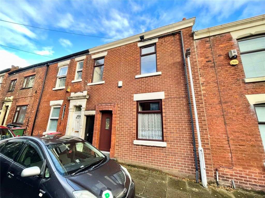 Property photo 1 of 10 Front