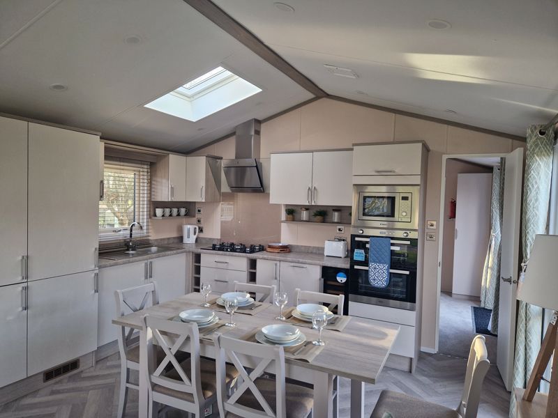 Property photo 3 of 11 Regal Artisan