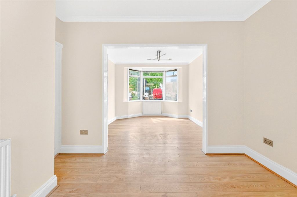 Property photo 2 of 21 Picture No. 13