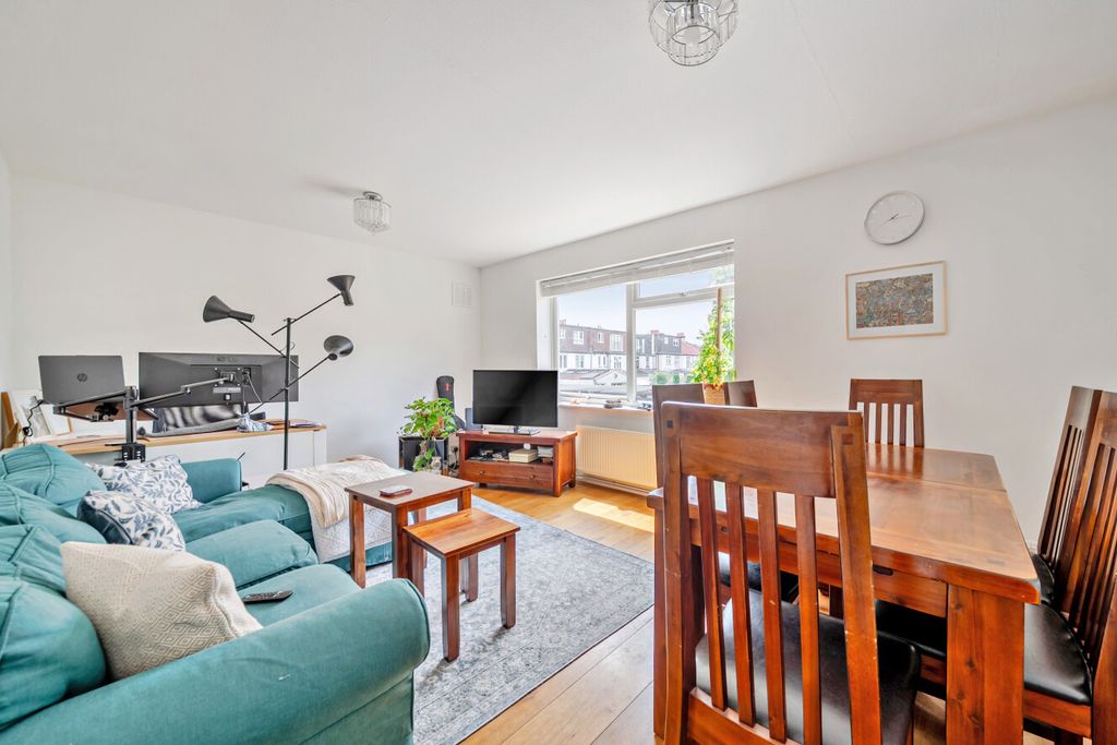 Property photo 2 of 14 1486072-6-6A45311...