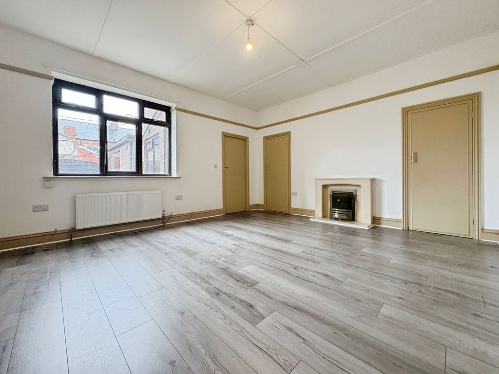 Property photo 1 of 12 Photo 10