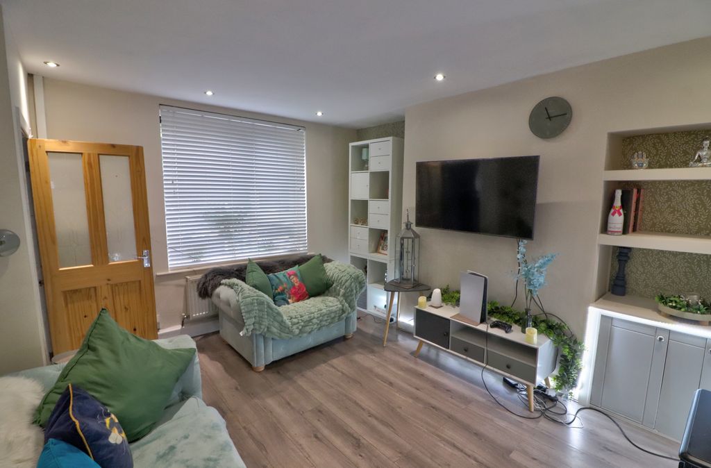 Property photo 2 of 14 Lounge