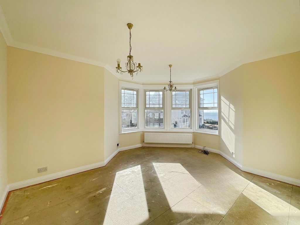 Property photo 3 of 13 Surrey Court