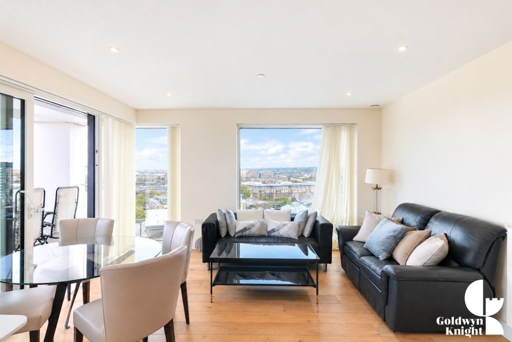 Property photo 3 of 25 Bright Modern Apartment Living Room