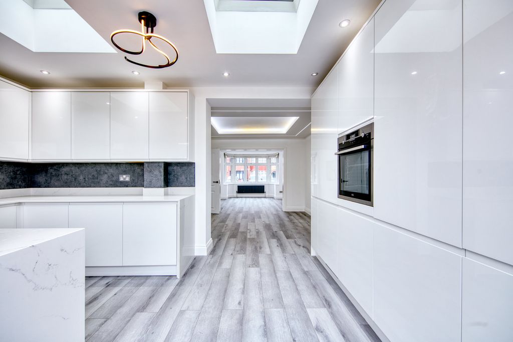 Property photo 2 of 24