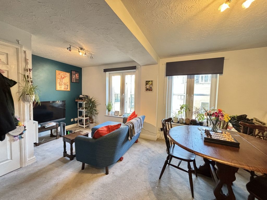 Property photo 1 of 15 Image00006