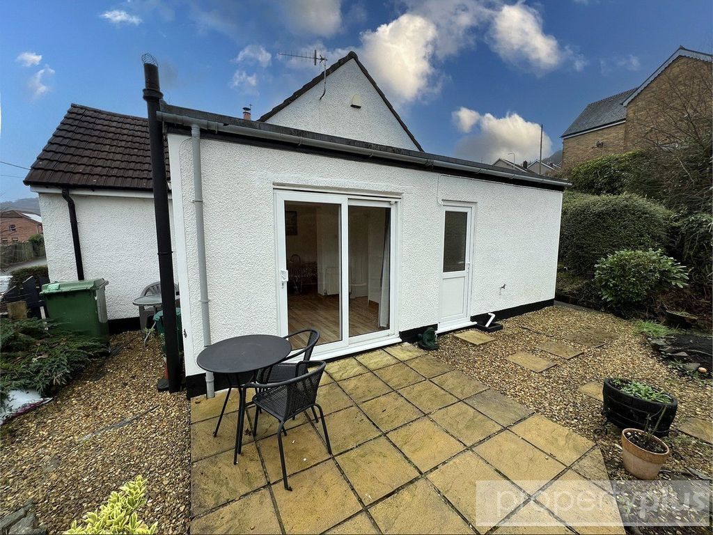 Property photo 1 of 17 Picture No. 02
