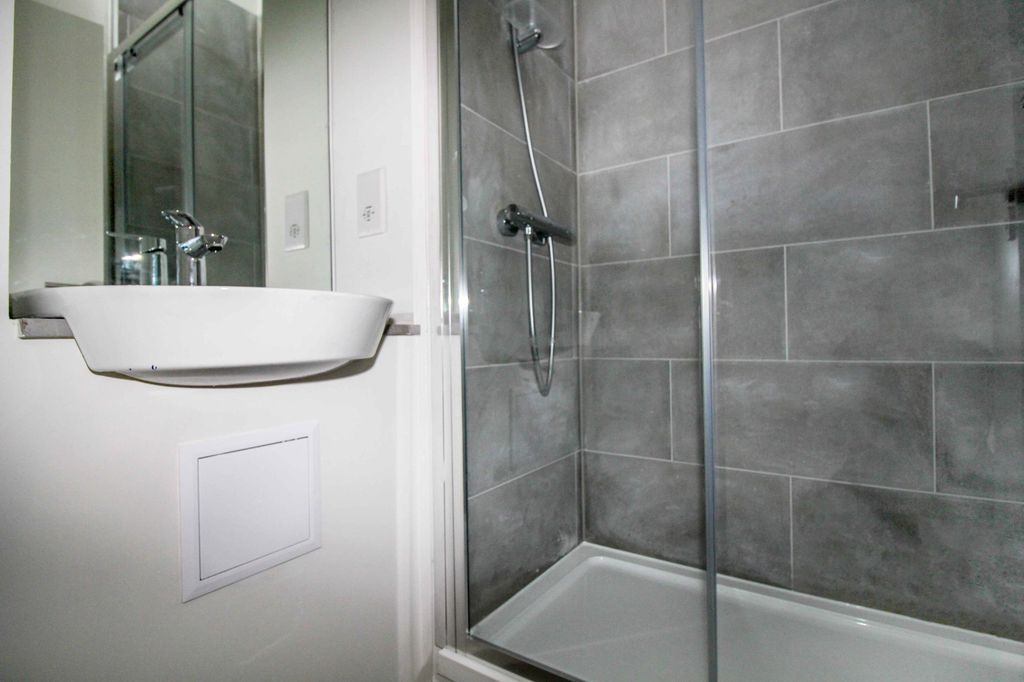 Additional image 6 of 3 bed flat to rentPrewetts Mill, Mill Bay Lane, Horsham RH12