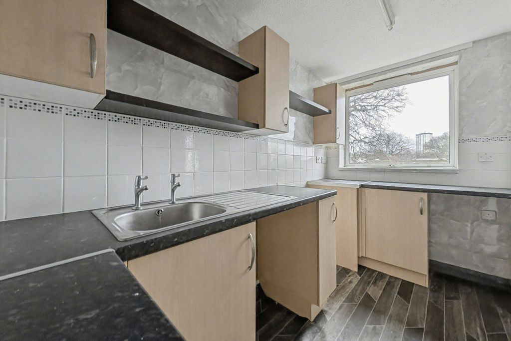 Property photo 2 of 15 Flat 58, Benwell Close, Benwell Grange, Newcastle Upon Tyne, Tyne And Wear, Ne15 6Rz