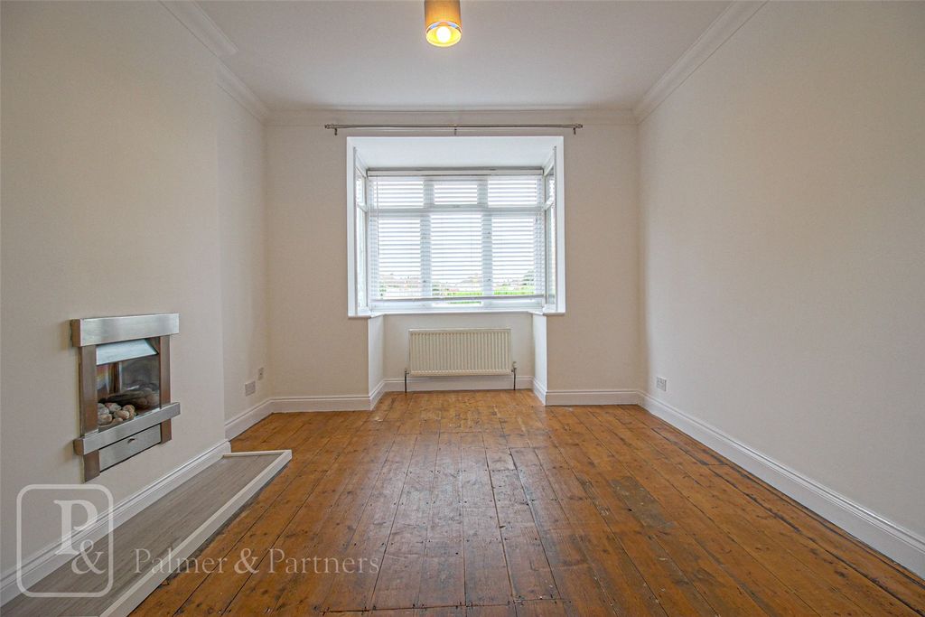 Property photo 3 of 20 Living Room