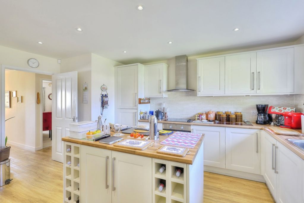 Property photo 2 of 17 Kitchen