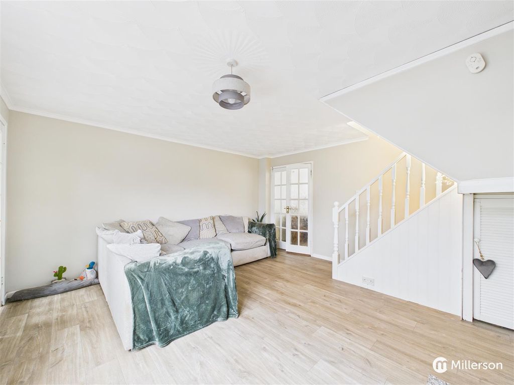 Property photo 3 of 19 Living Room