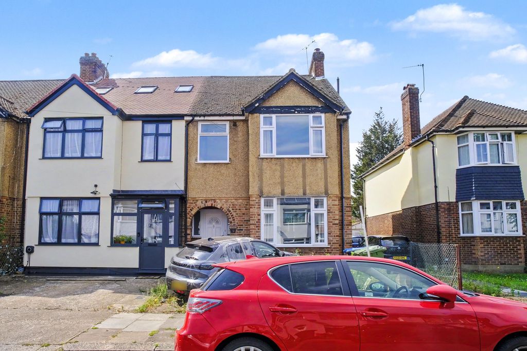 Property photo 1 of 25 38 Central Road, Wembley Ha0 2Lh