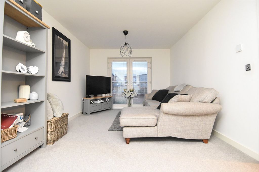 Property photo 3 of 6 Picture No. 04