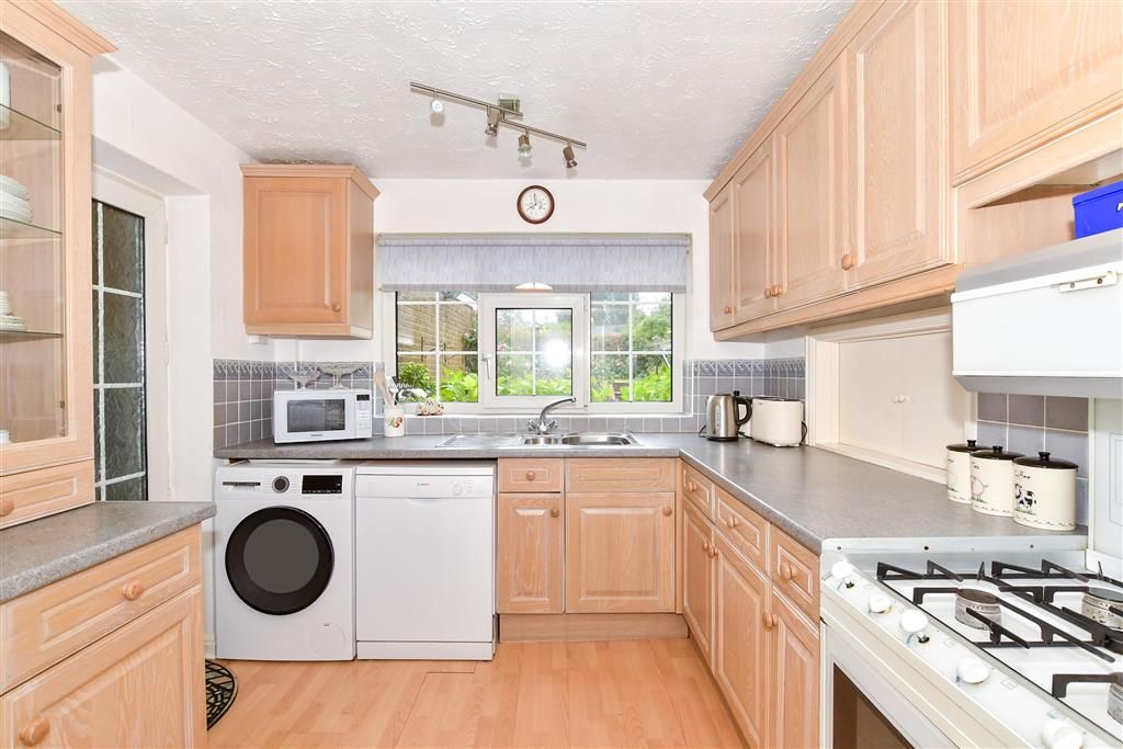 Property photo 1 of 11 Kitchen